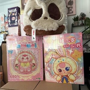 A 400%, a 680%, and a neck pillow